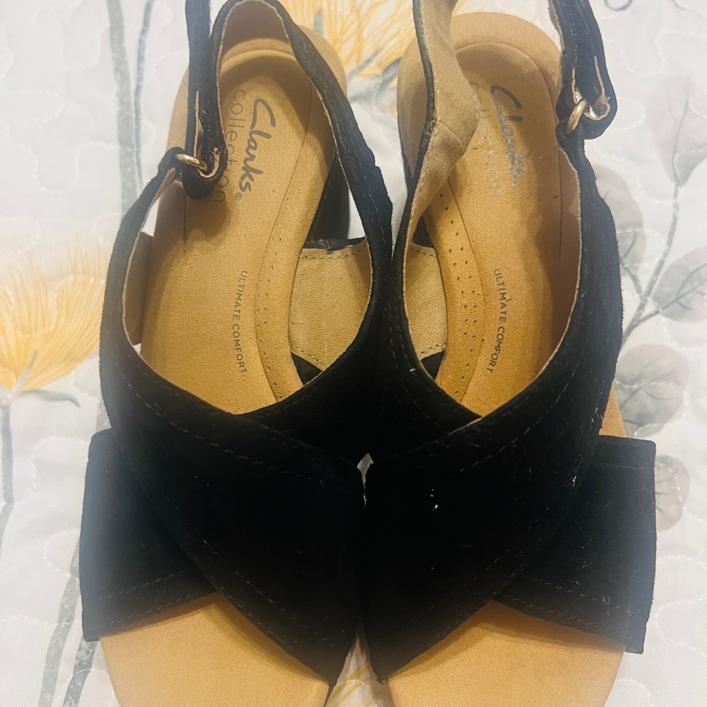 Clarks Women's Black and Tan Sandals